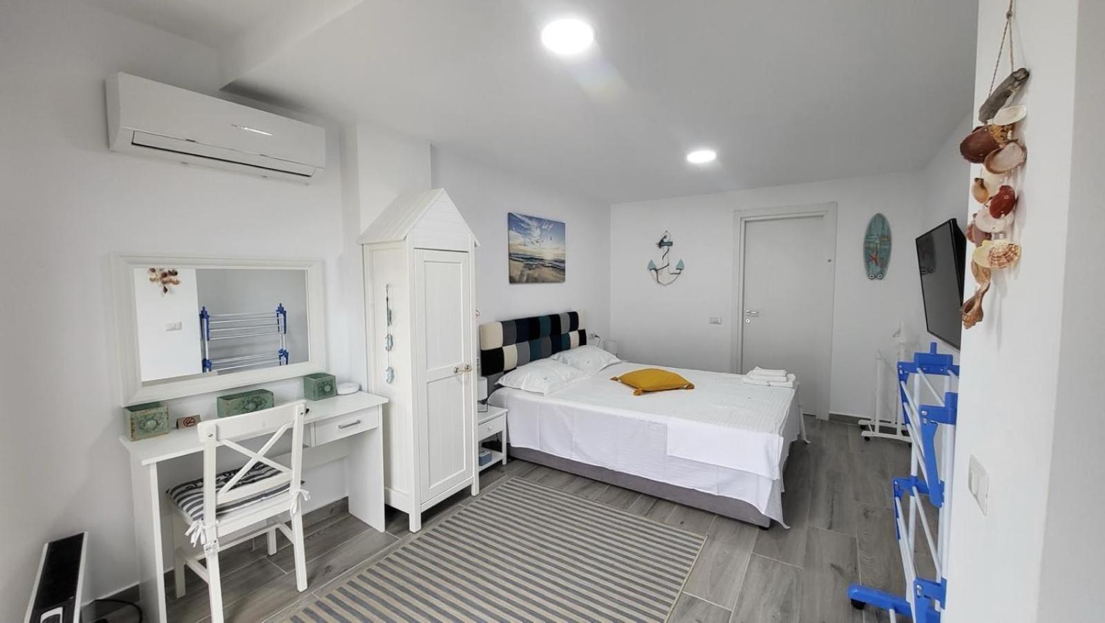 Serenity Sea View Apartment 奥林普 外观 照片